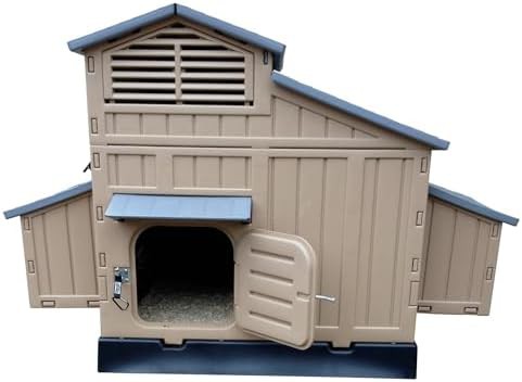 Large plastic hen house with nesting box — photo 4