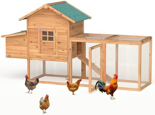 Wooden hen house with integrated tray and run