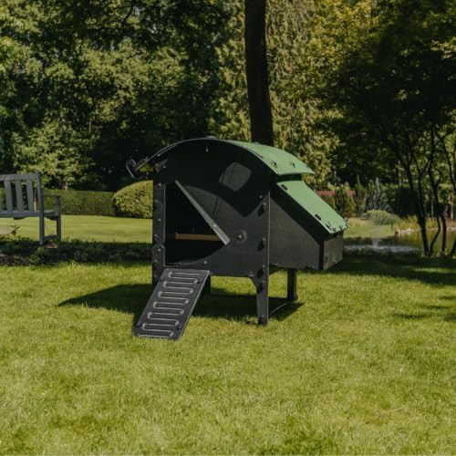 Medium lodge plastic coop for five chickens — photo 4
